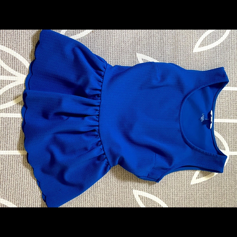 🎉5️⃣ for 2️⃣5️⃣ 🎉
Blue peplum top with back cutout